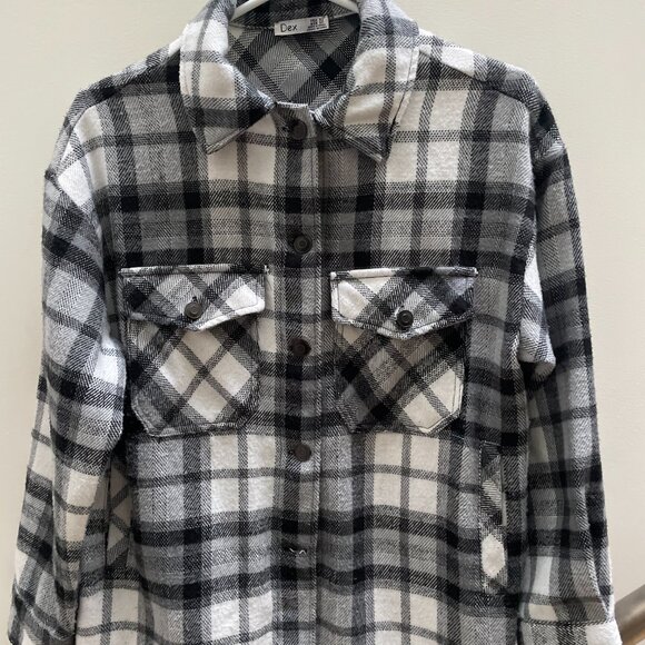 Black Plaid Waist Shacket - Picture 3 of 6
